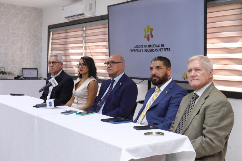 Empresarios mantienen postura de modificar la cesantía