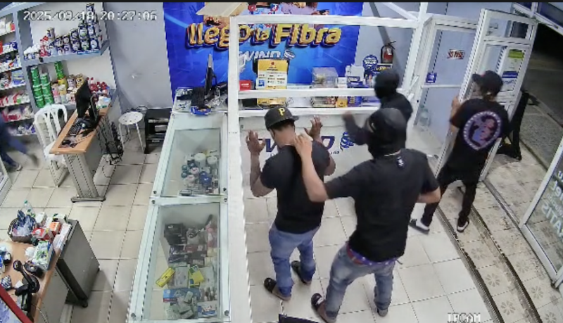Grupo de delincuentes atraca a mano armada una farmacia de Paya, en Baní
