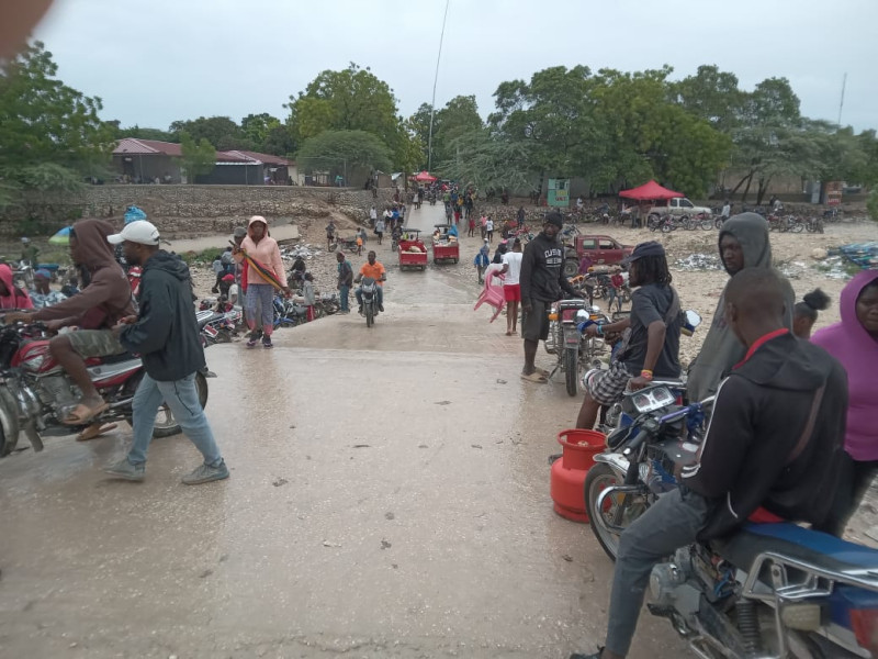 En Pedernales, las lluvias limitan el mercado y en otras zonas de la frontera aíslan comunidades