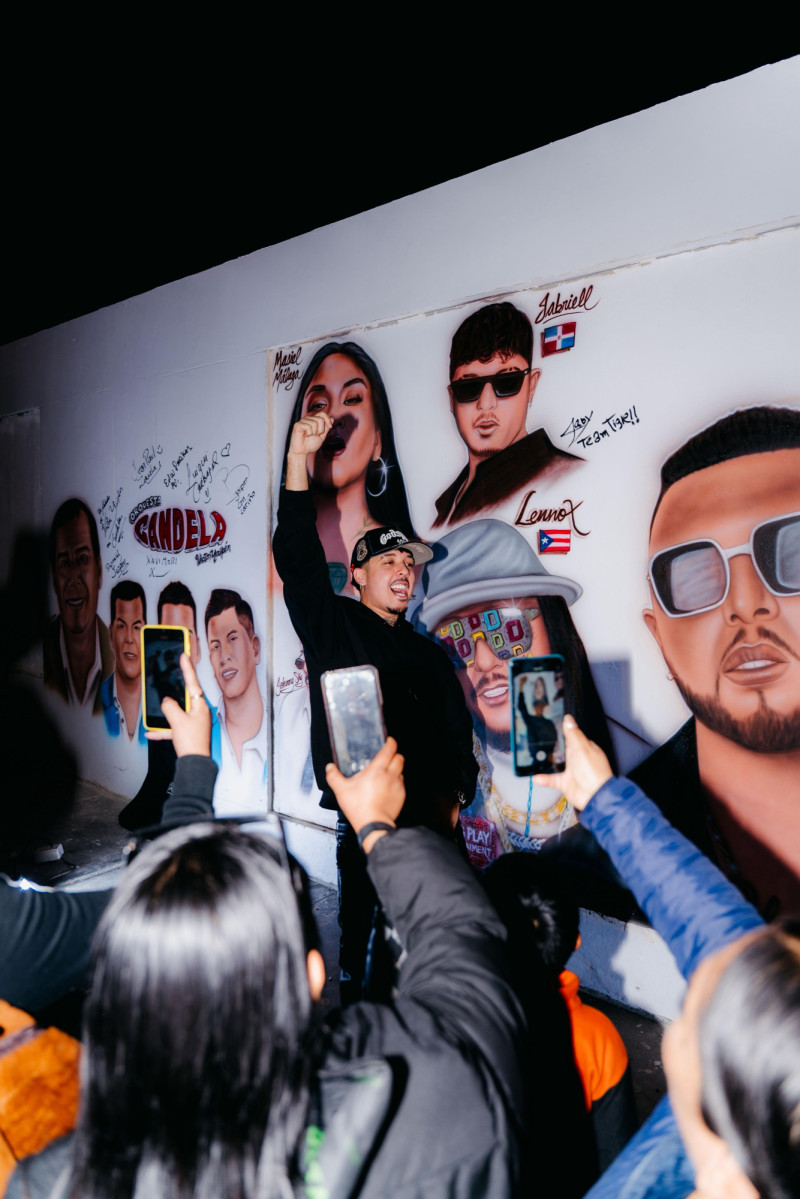 Jabriell devela mural en su honor durante su gira en Perú