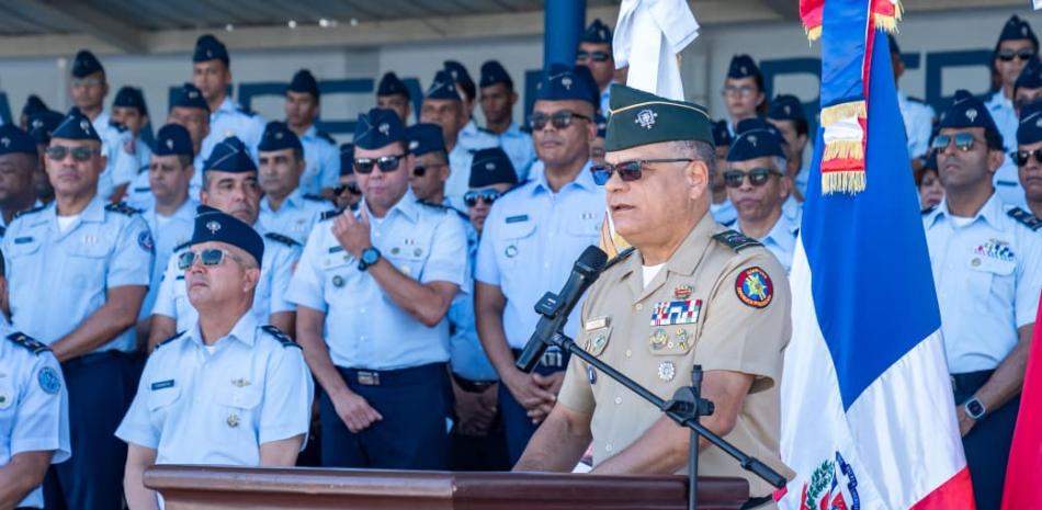 Ministro de Defensa encabeza jornada de trabajo en la Fuerza Aérea y anuncia obras de remozamiento