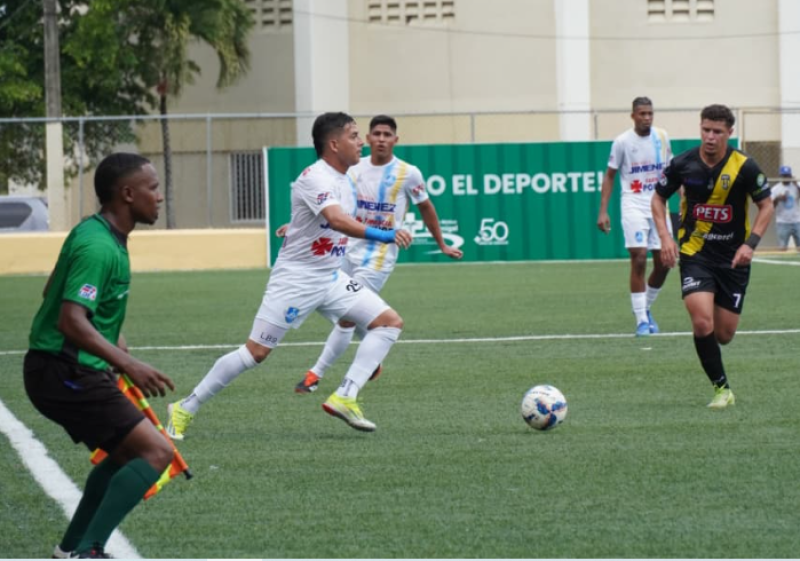 La Liga Dominicana de Fútbol en cruenta lucha por alcanzar Liguilla