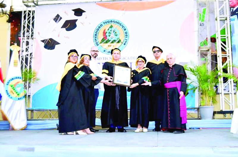 UTESUR celebra graduación récord en Azua y fortalece liderazgo regional con 644 profesionales