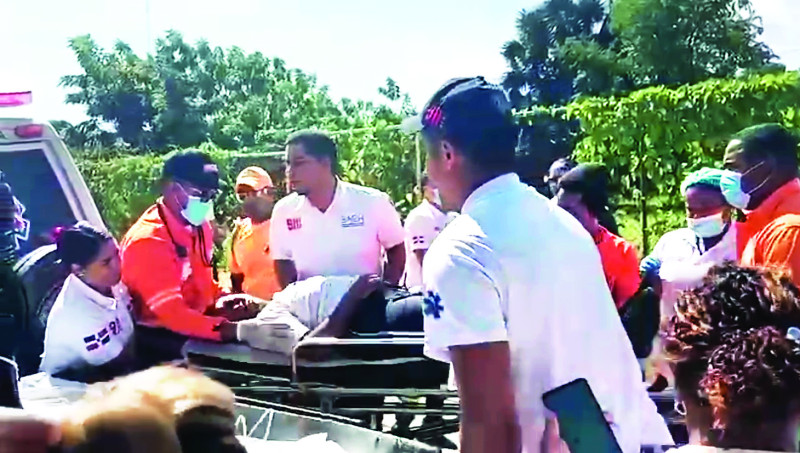 Pánico en liceo de Barahona por desmayo de estudiantes