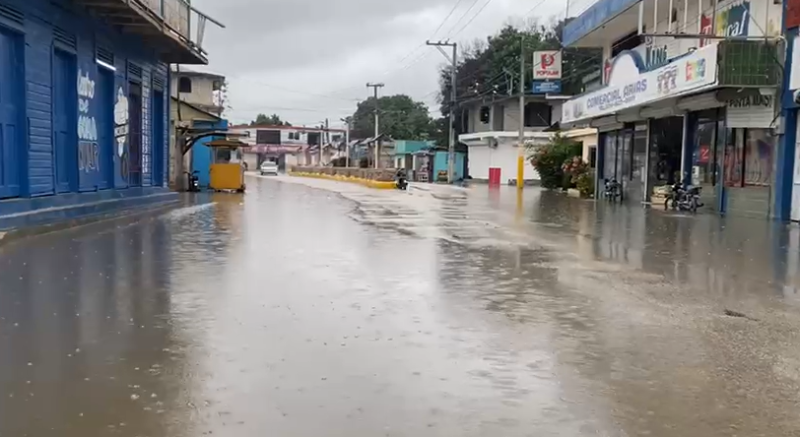 Barrios y sectores de Tamayo resultan inundados por lluvias de la tormenta Melissa