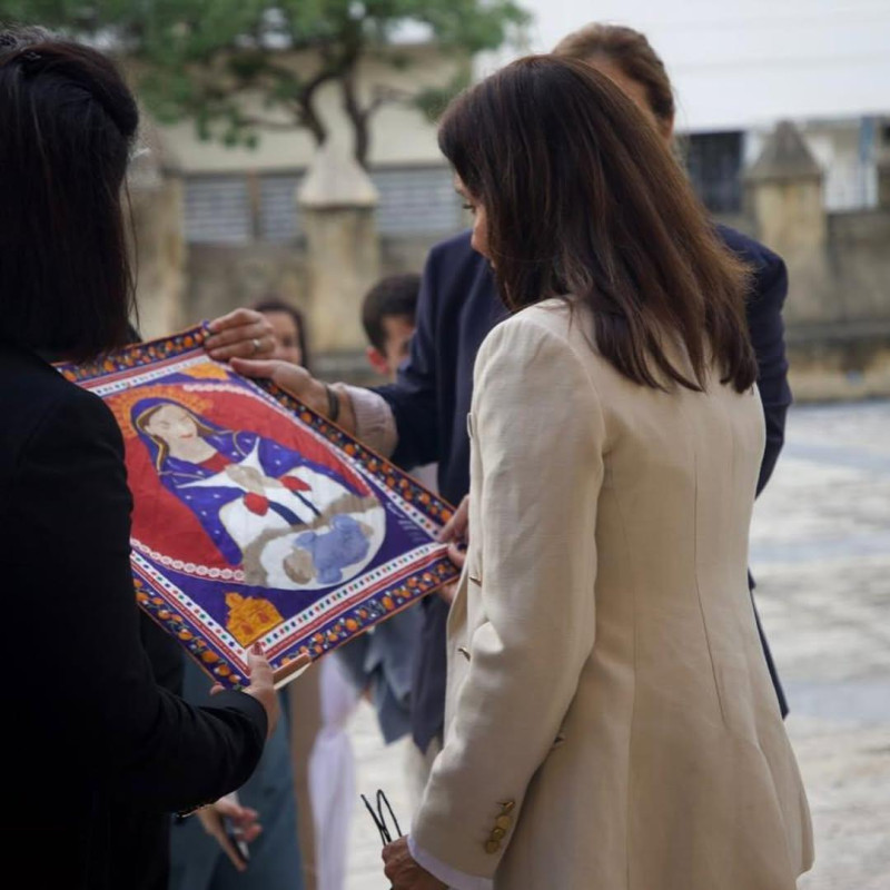 Embajadora Leah Campos acude a eucaristía en la Catedral Primada de América