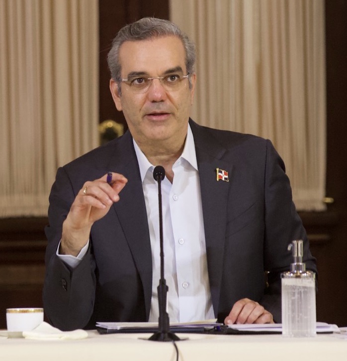 Presidente Abinader designa a Julio Ramón Cordero Espaillat como Comisionado Presidencial para supervisar contratos de mantenimiento escolar