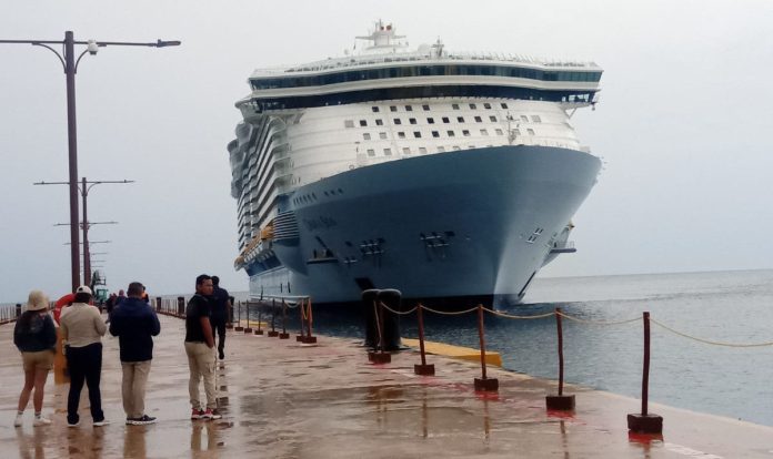 Llega a Cabo Rojo Pedernales un crucero con 6,300 pasajeros ante tormenta tropical Melissa.-