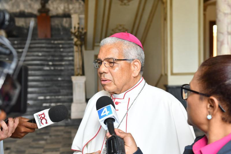 Monseñor Francisco Ozoria entiende lo suspendieron por mala administración