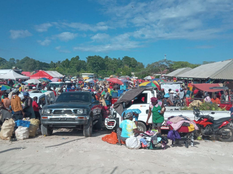 Se reactiva el mercado dominico-haitiano tras el paso del huracán Melissa