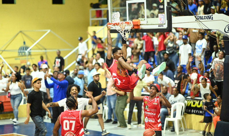 San Sebastián se coloca a una victoria del título 18 en el torneo superior de Espaillat