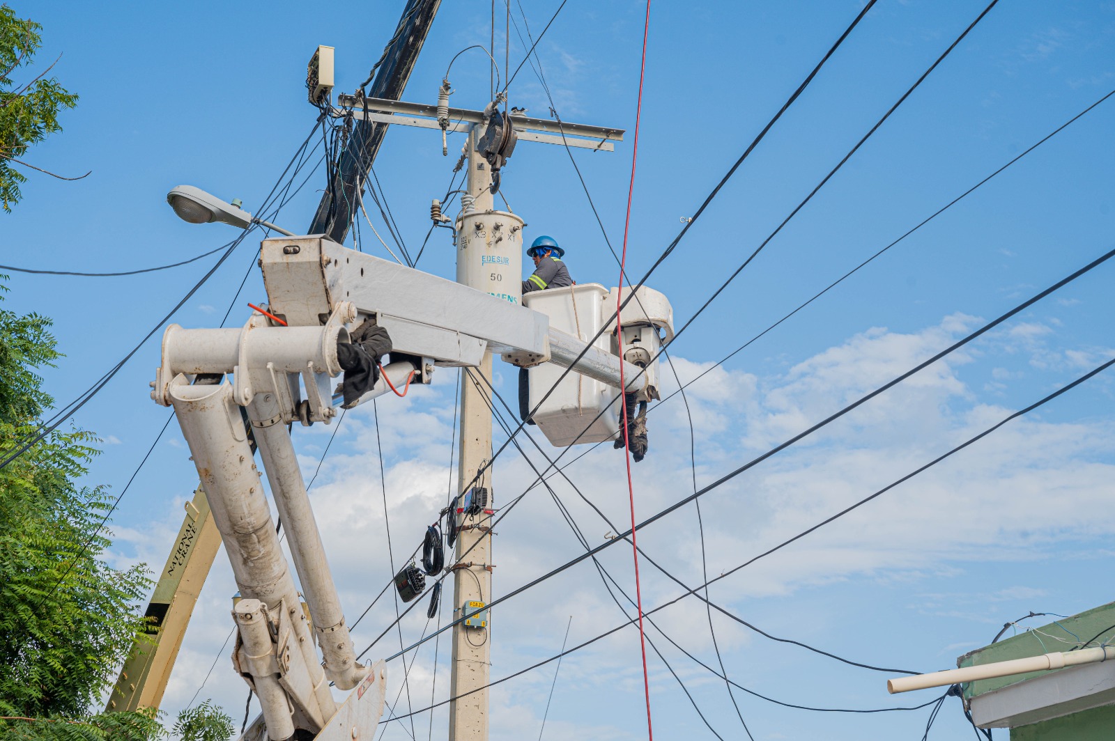 Edesur instala 746 nuevos transformadores de distribución en 11 demarcaciones