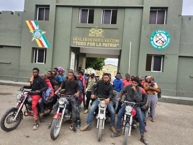 Detienen a 37 haitianos sin papeles y a dos dominicanos e incautan cuatro motocicletas en Dajabón