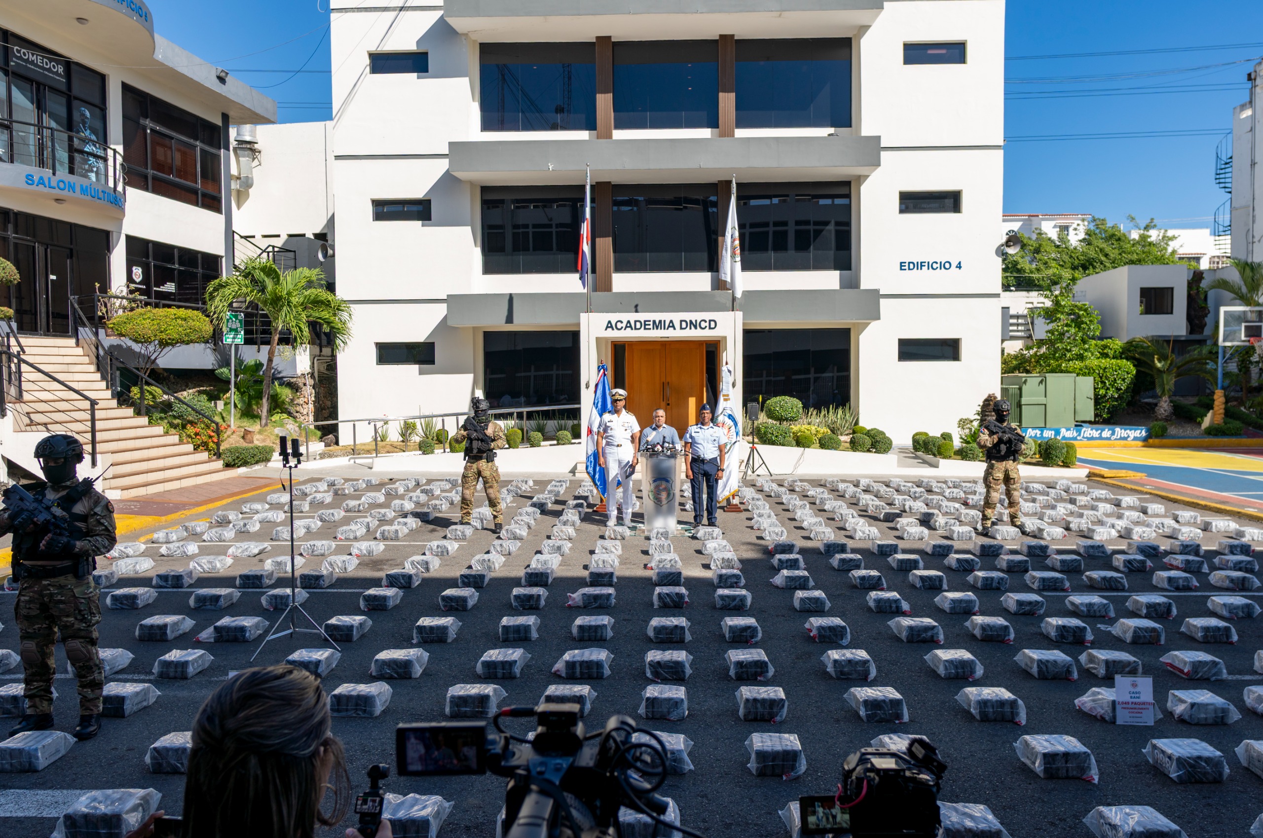 OTRO GOLPE HISTÓRICO AL NARCOTRÁFICO: ARRESTAN SEIS HOMBRES CON UN CARGAMENTO DE MÁS DE DOS TONELADAS DE PRESUNTA COCAÍNA