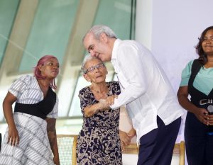 Presidente Abinader escucha a 6,000 familias y reafirma su apoyo a Supérate, que impacta a más de 1.4 millones de hogares en la República Dominicana