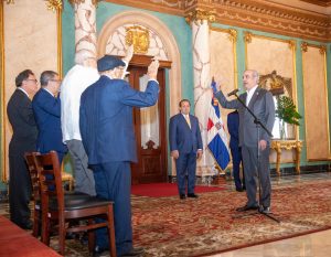 Presidente Abinader juramenta comisión para la puesta en funcionamiento del Museo Histórico de la Gesta de Abril