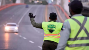 Un hombre ataca con un arma blanca a un agente de Digesett durante operativo en Bonao
