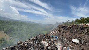 Comunitarios de Cerro Hermoso denuncian efectos del vertedero en San José de las Matas
