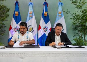 APORDOM y Comisión Portuaria de Guatemala firman acuerdo para fortalecer la cooperación portuaria.