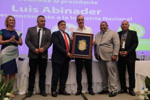 Ricardo Rosario, presidente de la Central Nacional de Detallistas Unidos (CNDU), destaca estabilidad de precios y valora respaldo del Gobierno al evitar alzas en productos esenciales pese a conflicto internacional