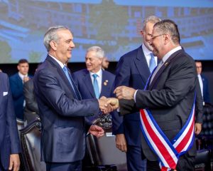 Presidente Abinader participa en la transmisión de mando presidencial de la presidenta de Costa Rica, Laura Fernández Delgado, en el Estadio Nacional