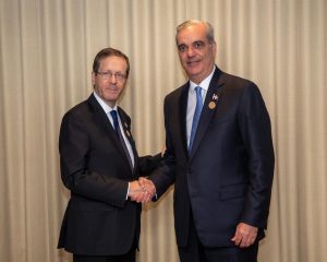 Abinader se reúne con con el presidente del Estado de Israel, Isaac Herzog, y con el subsecretario de Estado de EEUU, Christopher Landau, durante el ceremonial de traspaso de poder a la mandataria de Costa Rica, Laura Fernández Delgado