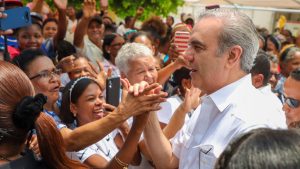 Presidente Abinader entregará títulos de propiedad, tres techados escolares y remozamiento de club Los Cachorros este domingo en el Gran Santo Domingo