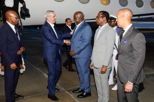 Presidente Abinader llega a Guyana en cuarta visita oficial para sostener reunión bilateral con su homólogo Mohamed Irfaan Alí