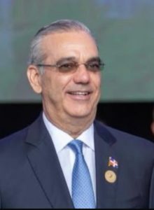 Presidente Luis Abinader arribó a Miami para recibir el premio “Campeón de la Libertad”