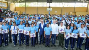 Presidente Abinader insta a estudiantes a prepararse en inglés, inteligencia artificial, ciberseguridad, ingeniería y carreras técnicas de alta demanda; afirma que son las profesiones del futuro