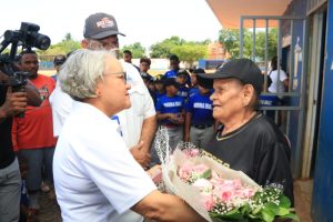 Dirección del Comisionado de Béisbol reconoce a doña Norma Díaz en el marco del Día de las Madres