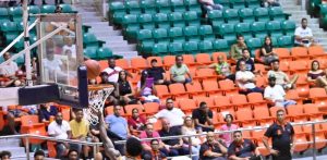 Metros arrancan la fase de eliminación con triunfo contundente; Thamba y Hall lideran ante Reales