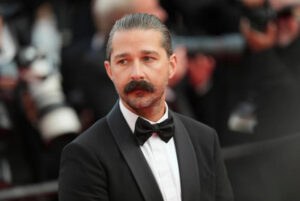 Shia LaBeouf fue condenado por creerse un duro y golpear a personas afuera de un bar