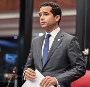 Senado rechaza indexar salarios hasta RD$52,000 y eliminar anticipos a pequeñas empresas