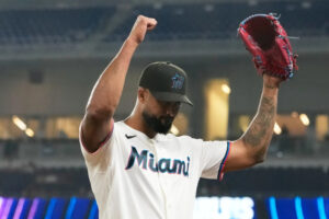 Alcántara establece el récord de ponches de por vida de los Marlins; vencen 6-4 a Rangers