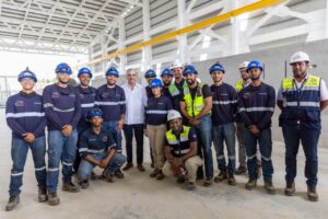 Presidente Abinader supervisa avances del Monorriel de Santiago; obra civil estaría completada en agosto y las pruebas dinámicas de movimiento de trenes se realizarían en último trimestre del año El proyecto alcanza un 92.6 por ciento de ejecución y está previsto dejarlo en marcha en blanco diciembre de este año Santiago. – El presidente Luis Abinader realizó un recorrido de supervisión por las obras del Monorriel de Santiago, cuya obra civil estaría finalizada en el mes de agosto del presente año para luego, durante el último trimestre del año, dar paso a las pruebas dinámicas de movimiento de trenes en el trayecto E1-E11.