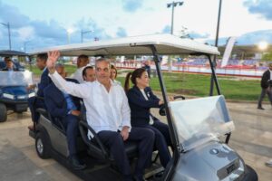 Presidente Abinader y alcaldesa Carolina Mejía inauguran el “Paseo 30 de Mayo”, un nuevo pulmón verde y complejo deportivo en el Distrito Nacional