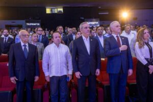 Presidente Abinader participa en acto de conmemoración por natalicio de Hatuey De Camps, líder político que luchó por la democracia, las libertades públicas, la igualdad y la dignidad