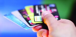 Cómo usan la tarjeta de crédito las instituciones públicas?