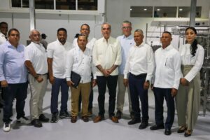 Cooperativa Agropecuaria de la Federación de Ganaderos de la Línea Noroeste reconoce al presidente Abinader por su respaldo al sector ganadero y por impulsar la incorporación de leche nacional al Programa de Alimentación Escolar