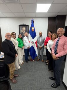 𝐂ó𝐧𝐬𝐮𝐥 𝐉𝐨𝐬é 𝐒𝐚𝐧𝐭𝐚𝐧𝐚 𝐫𝐞𝐜𝐢𝐛𝐞 𝐚𝐮𝐭𝐨𝐫𝐢𝐝𝐚𝐝𝐞𝐬 𝐝𝐞 𝐥𝐚 𝐔𝐧𝐢𝐯𝐞𝐫𝐬𝐢𝐝𝐚𝐝 𝐂𝐚𝐭ó𝐥𝐢𝐜𝐚 𝐍𝐨𝐫𝐝𝐞𝐬𝐭𝐚𝐧𝐚 𝐔𝐂𝐍𝐄.