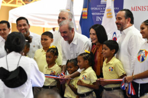 Abinader agota agenda con silencio sepulcral ante expulsión de diplomáticos cubanos