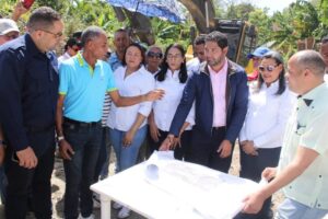Gobernadora asiste al primer picazo del puente Los Indios en Padre Las Casas