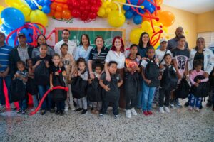 ”A la escuela con Propeep” lleva útiles escolares, alegría y esperanza a niños de Jamao al Medio