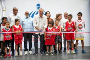 Presidente Abinader inaugura el techado del Centro Educacional Santo Cura de Ars (CESCAR) para impulsar el deporte y la formación integral de más de 1,500 estudiantes en Capotillo