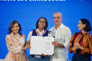 Presidente Abinader expresa orgullo por los jóvenes graduados de Oportunidad 14/24 que dejan atrás “el camino de la oscuridad” y escogen “el camino de la luz”