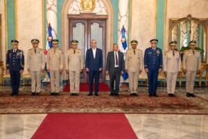 Presidente Abinader toma juramento a nuevos comandantes del Ejército y la Fuerza Aérea y al director de la Policía Nacional