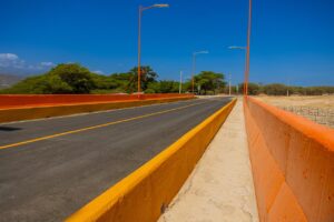 Presidente Abinader inaugura puente sobre río Penitente en Boca de Cachón uniendo comunidades históricamente aisladas; impacta a más de 11,750 personas