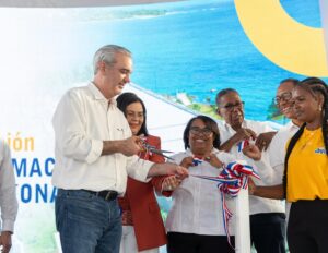 Presiente Abinader inaugura Escuela de Formación Técnico Profesional Guarocuya, en Barahona, para capacitar los recursos humanos con miras al desarrollo turístico Región Enriquillo