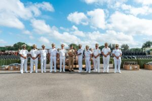 Ministerio de Defensa fortalece capacidades de la Armada y la Fuerza Aérea con entrega de equipos militares y uniformes